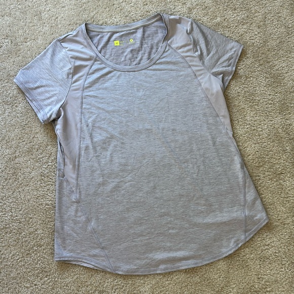 Women’s Activewear Dri Fit Shirt Size Medium - Picture 2 of 6
